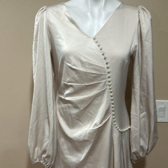 Elegant Cream Dress - Picture 2 of 8